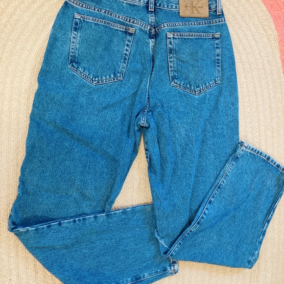Calvin Klein Easy Fit Straight Leg Highwaist Jeans - Picture 3 of 4